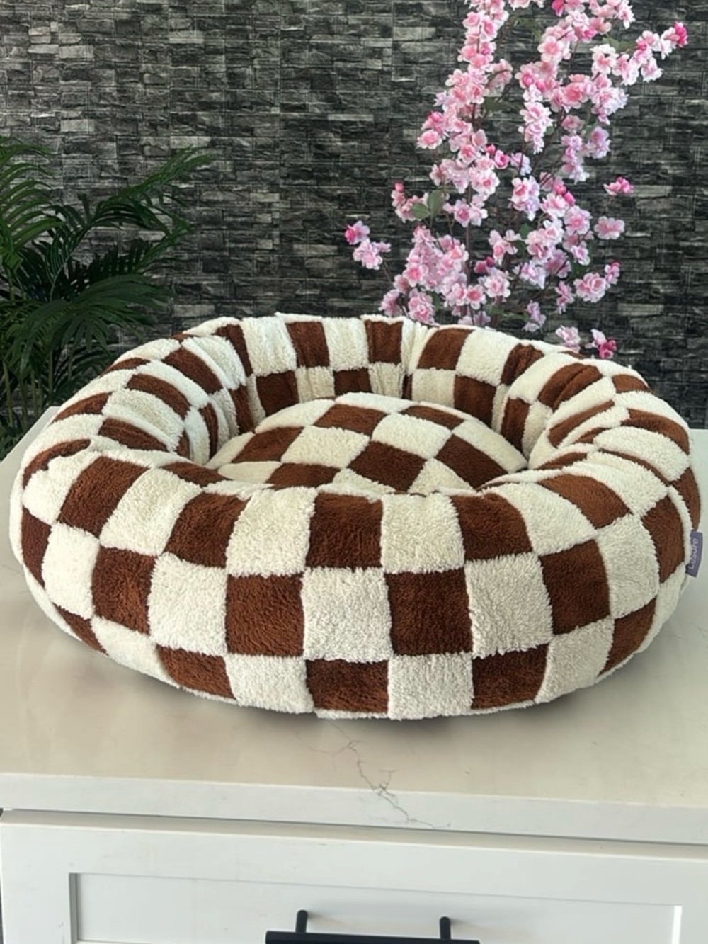 BEDSURE MEDIUM SIZE PLUSH CHECKERED DONUT BED FOR PETS 🤎🐾☺️✨
